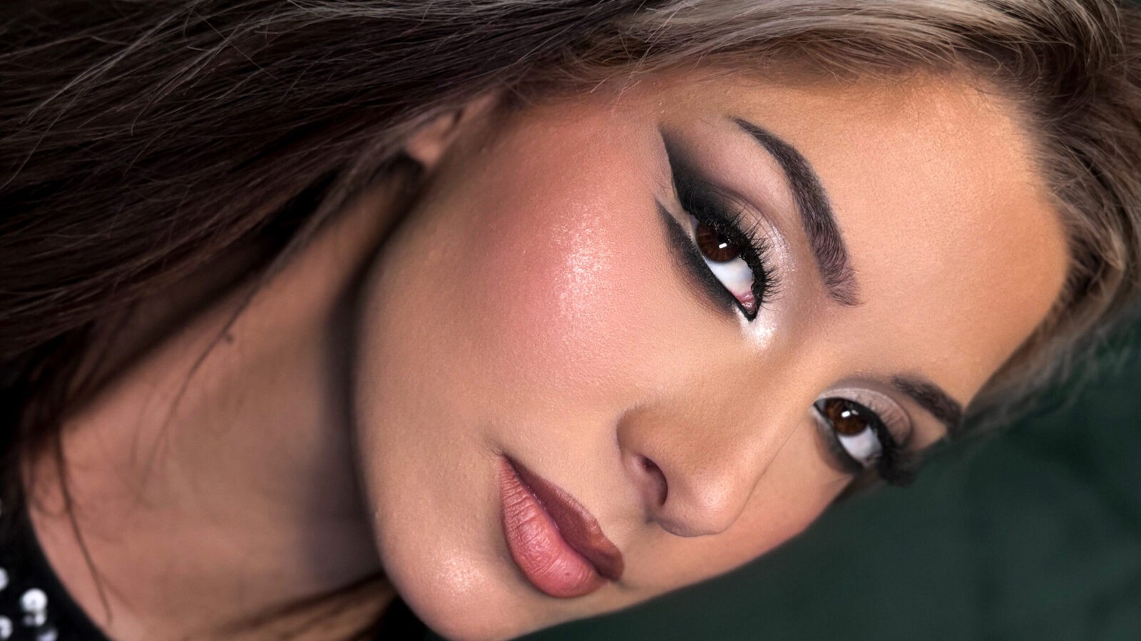 SMOKED CAT EYE X REVERSED EYELINER